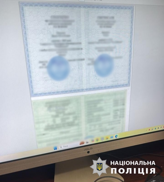 "Морские" документы для бегства за границу: в Одесской области разоблачили переправщиц военнообязанных