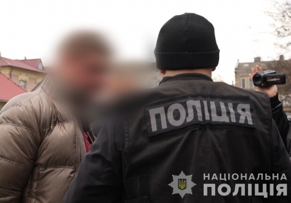 Поездом на запад Украины, а оттуда – за границу: в Одессе разоблачили переправщика уклонистов