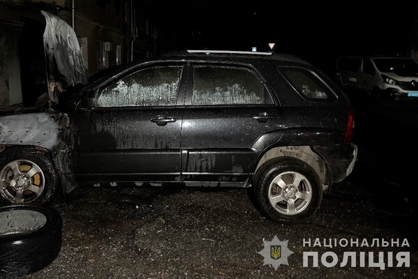 В Одессе две подруги на заказ поджигали автомобили