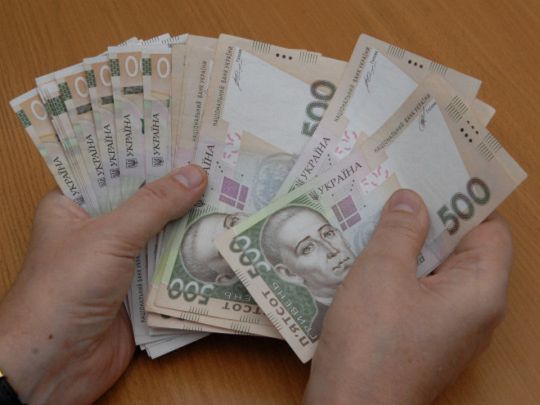Допомога у 6500 гривень: скільки сімей в Україні можуть її отримати та що для цього потрібно