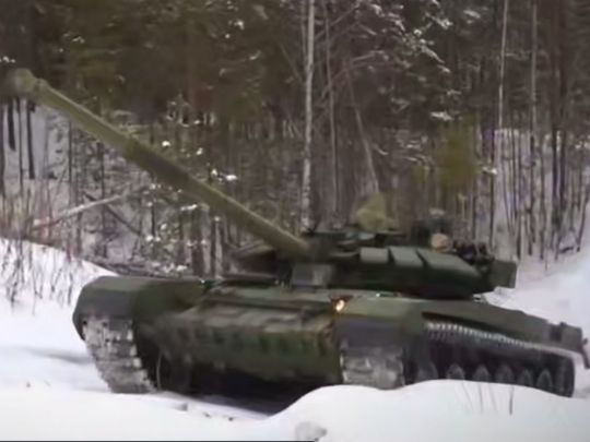 «Нові» танки зі старого іржавого металу: російський ВПК створює техніку з усього, що має