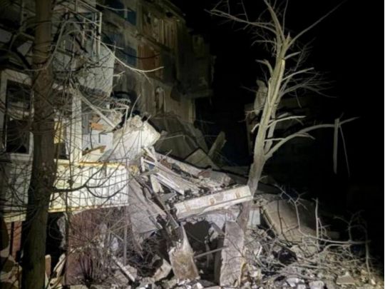 Росіяни скинули на Степногорськ понад десяток керованих авіабомб: зруйновано житлову п'ятиповерхівку
