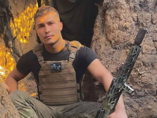 «Толя встиг надіслати татові відео, де він лежить поранений»: мама 20-річного прикордонника «Монтана», який залишив академію, щоб захищати країну