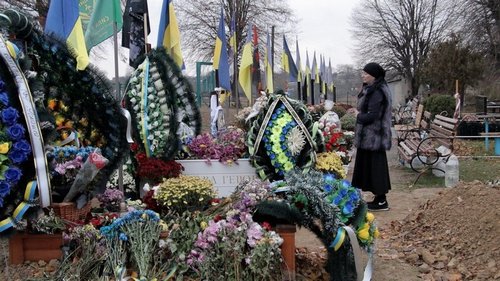«Толя встиг надіслати татові відео, де він лежить поранений»: мама 20-річного прикордонника «Монтана», який залишив академію, щоб захищати країну