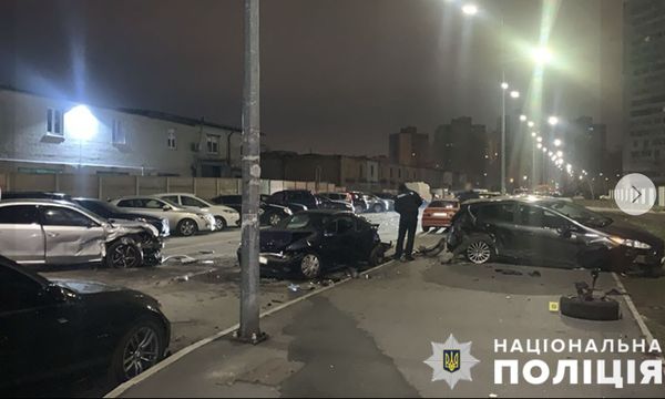 Вночі п’яний водій у Києві протаранив 7 автомобілів та травмував двох своїх пасажирів: в поліції розповіли деталі