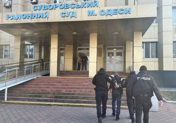 Хотели подзаработать: в Одессе двое безработных подожгли автомобиль