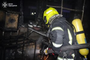 В Одессе горели девятиэтажка и склад: среди спасенных маленький ребенок