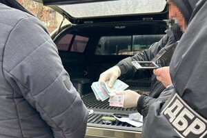 Выдавали охотничьи удостоверения за деньги: в Одессе руководство лесного управления разоблачили в коррупции