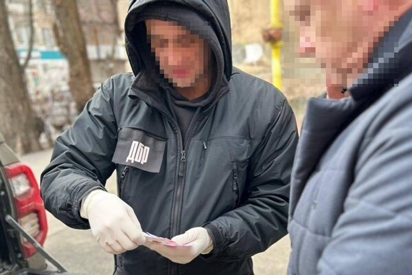 Выдавали охотничьи удостоверения за деньги: в Одессе руководство лесного управления разоблачили в коррупции