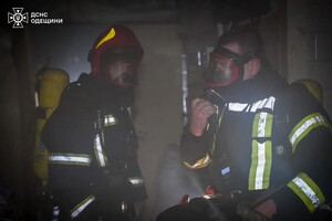 В Одессе горели девятиэтажка и склад: среди спасенных маленький ребенок