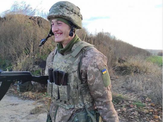 «Через рік після втрати сина померла мама. Тепер спочивають разом»: історія 27-річного Героя України, який загинув під Бахмутом