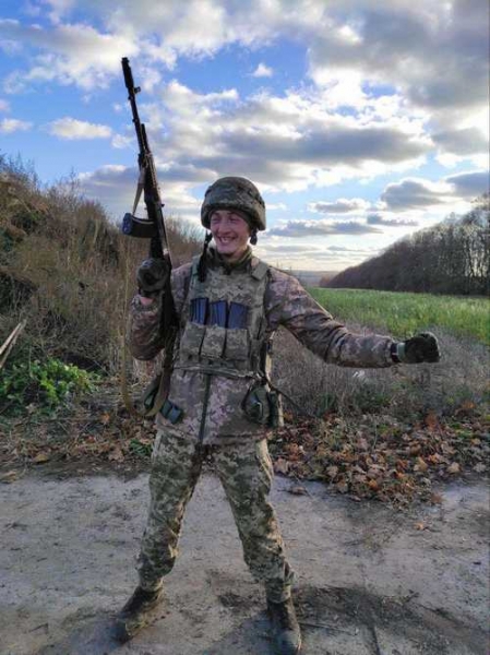 «Через рік після втрати сина померла мама. Тепер спочивають разом»: історія 27-річного Героя України, який загинув під Бахмутом