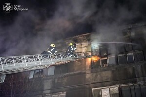 В Одессе горели девятиэтажка и склад: среди спасенных маленький ребенок
