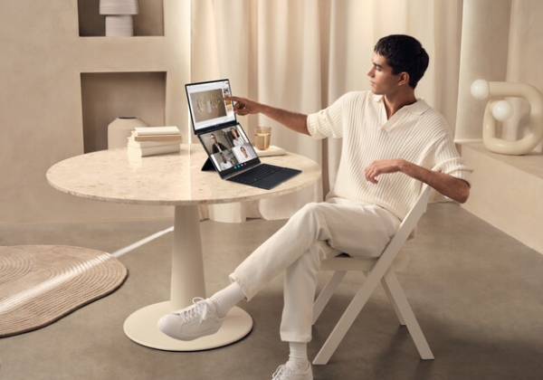 Можно и себе, и на подарок близким: чем удивляет ASUS Zenbook DUO 2025