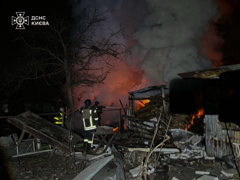 Десятки багатоповерхівок та автомобілів пошкоджено у Кривому Розі та Запоріжжі після нічної атаки росіян (фото, відео)