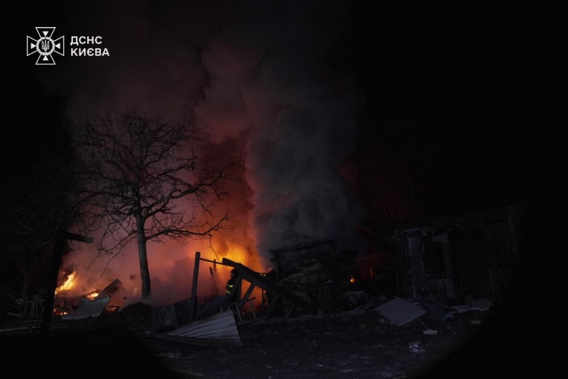 Десятки багатоповерхівок та автомобілів пошкоджено у Кривому Розі та Запоріжжі після нічної атаки росіян (фото, відео)