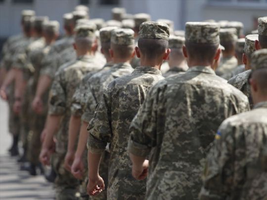 Гроші, можливо, доведеться повернути: з'явилися подробиці умов контракту військовозобов'язаних віком до 25 років із ЗСУ