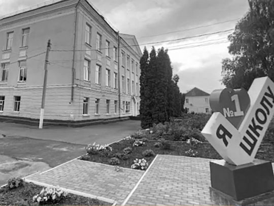 Росіяни вдарили по будівлі інтернату в Суджі: загинули щонайменше 4 людей