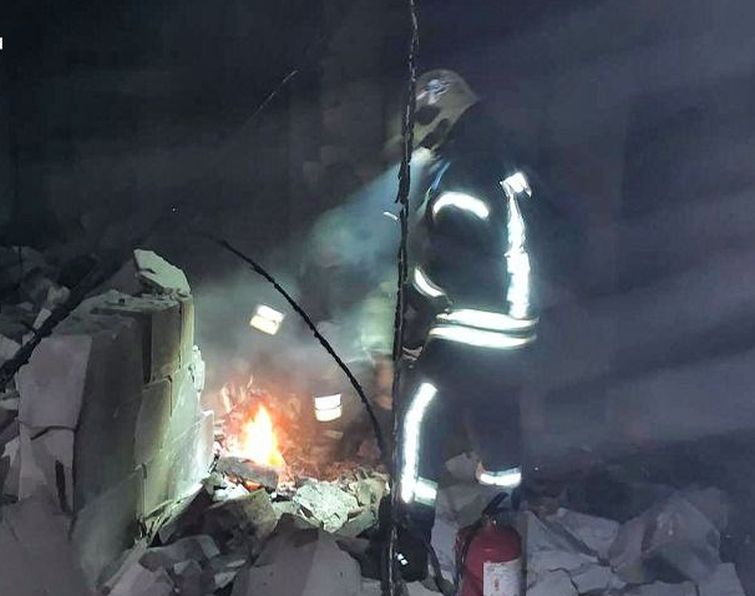 Терористи вночі вдарили по Київщині: уламки дрона влучили в багатоповерхівку у Броварах