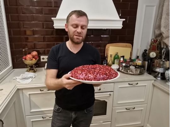Улюблений салат Самвела Адамяна «Гранатовий браслет»: просто знахідка після свята