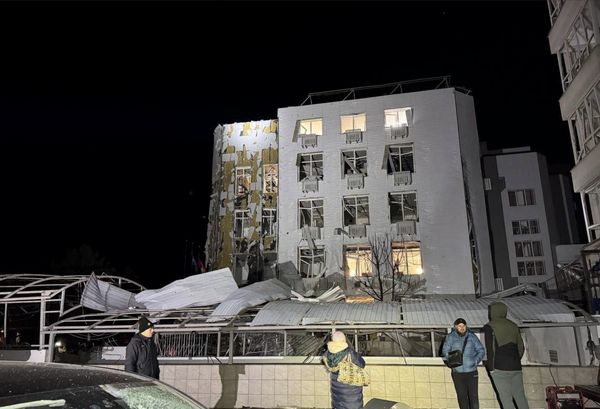 В Одесі після нальоту дронів без світла та тепла залишилися сотні житлових будинків, десятки шкіл та дитсадків (фото, відео)
