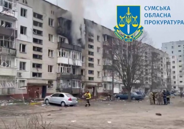 Россияне нанесли ракетный удар по центру Сум: количество раненых более 70, среди них есть дети
