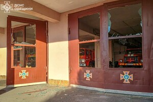 Массированная атака БпЛА на Одесский район: есть повреждения, травмировались люди (обновлено)