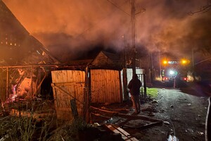 Горят частные жилые дома: последствия вечерней атаки БпЛА на пригород Одессы
