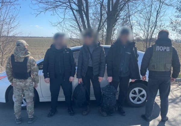 В Одесской области таксист пытался вывезти двух мужчин за границу