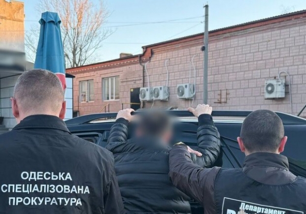 В Одессе заместитель председателя ВКК обещал за взятку списать бойца в запас