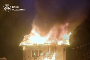 Горят частные жилые дома: последствия вечерней атаки БпЛА на пригород Одессы
