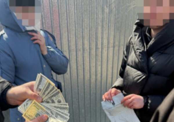 Выпускала военнообязанных за границу: в Одесской области разоблачили правоохранительницу