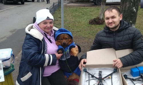 Джеккі обожнюють всі: на Вінниччині песик, який дивом вижив після отруєння, допомагає збирати донати на армію