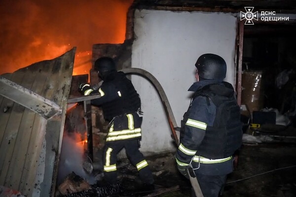 Пожар, повреждения домов и пострадавший: последствия ночного обстрела Одесской области (обновлено)