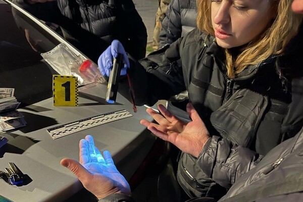 Выезд за границу за 12 тысяч долларов: в Одессе разоблачили переправщиков военнообязанных