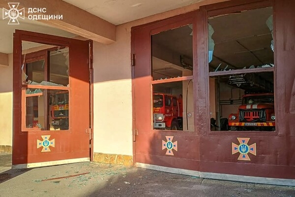 Массированная атака БпЛА на Одесский район: есть повреждения, травмировались люди (обновлено)