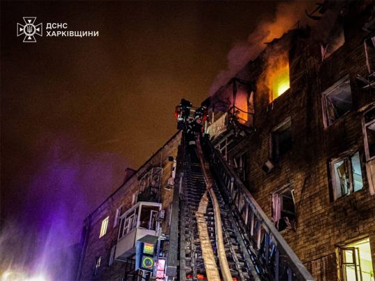 Ворожі дрони вночі прилетіли по житлових будинках у Харкові та Кривому Розі (фото, відео)