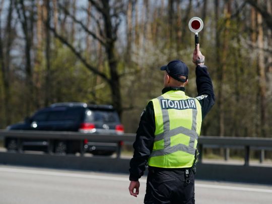 Які вимоги поліції має право проігнорувати водій у разі зупинки автомобіля: рекомендації юристів
