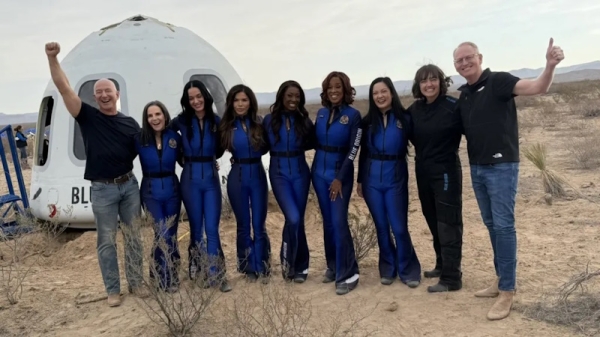 Женский экипаж Blue Origin благополучно вернулся на Землю