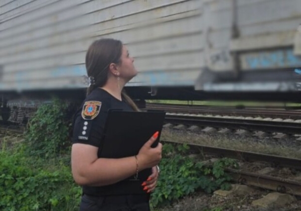 Залез на крышу поезда: в Одесском районе ударило током мальчика