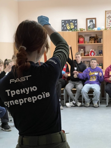 Favbet Foundation та FAST навчають рятувати життя: новий етап тренінгів для учнів спортивного ліцею