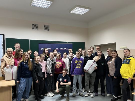 Favbet Foundation та FAST навчають рятувати життя: новий етап тренінгів для учнів спортивного ліцею