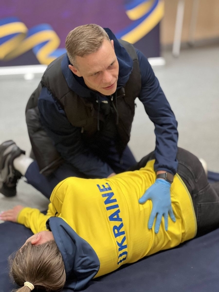 Favbet Foundation та FAST навчають рятувати життя: новий етап тренінгів для учнів спортивного ліцею