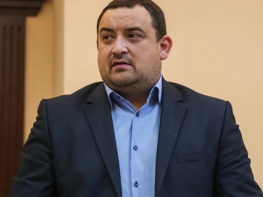 Лобіює інтереси виробників ліків в історії з маркетинговими договорами: ЗМІ про ініціативи депутата Кузьміних