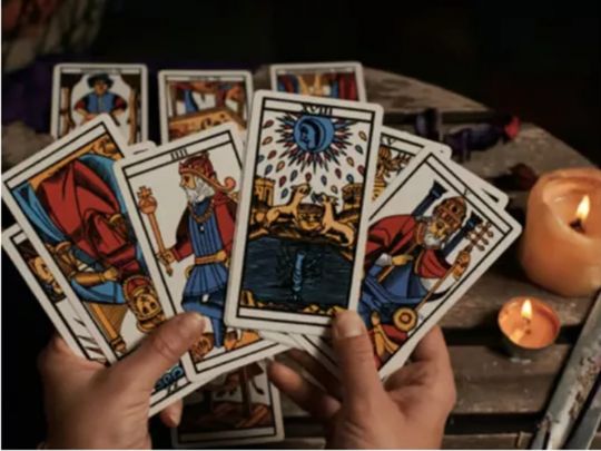 Ракам — «Колесо Фортуни» та переломний момент, Скорпіонам — «Колесниця» та важливе рішення: Таро-прогноз на 27 травня