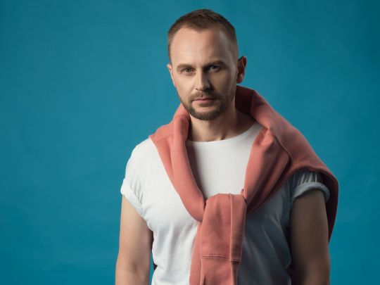 Їй було 18: популярний співак вразив відвертим зізнанням