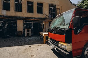 Российская атака разрушила Одесскую киностудию: уничтожены декорации к фильму "Довженко"