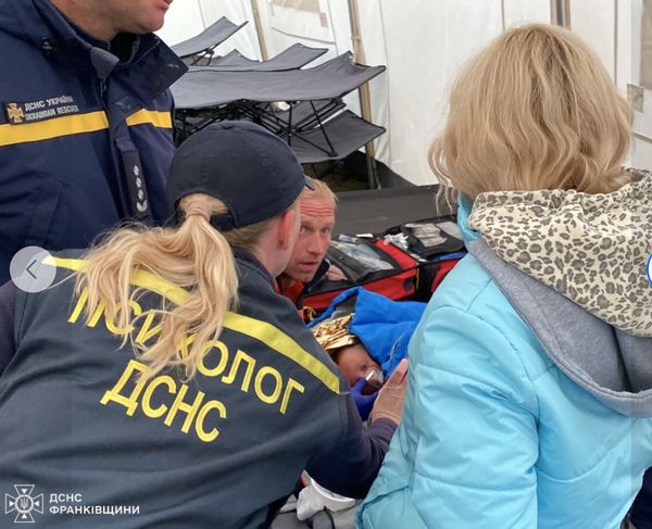 Через три дні рятувальники знайшли п'ятирічну дитину-аутиста, яка зникла в лісі на Івано-Франківщині (фото, відео)