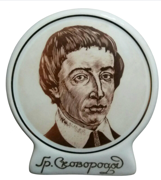 «Григорій Сковорода писав: „З усіх утрат втрата часу — найтяжча“», — колекціонерка фарфору Людмила Карпінська-Романюк