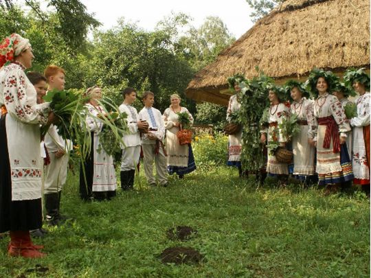 Літні обереги та дівочі ворожіння на Русалчин Великдень: народні обряди, заклинання та заборони на Трійцю, яка в цьому році припадає на 8 червня